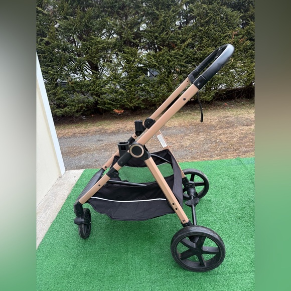 Stroller - Picture 2 of 8